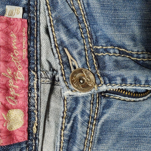 Vintage Apple Bottom Jeans Size 9/10, 32" inseam - Picture 4 of 12